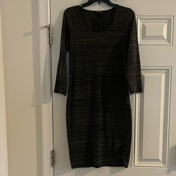 EUC “Express” Form Fitting Stretch Dress 3/4” sleeves Sz Lg W/front side split - Picture 4 of 7
